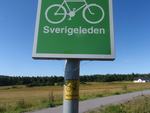 Yellow sign for Näckrosleden.